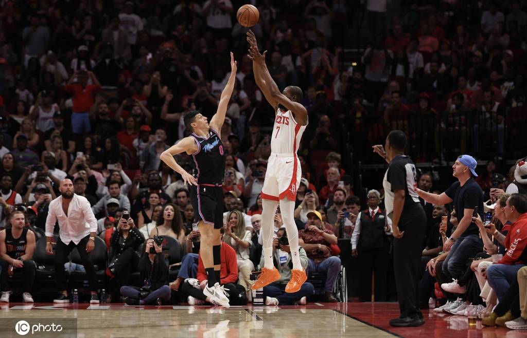 杜兰特射落底角三分 生涯总得分32294超乔丹升历史第五